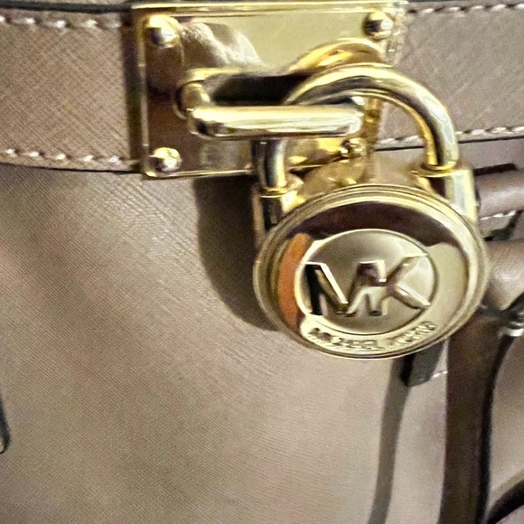 Michael Kors Hamiltion Bag - Picture 3 of 4